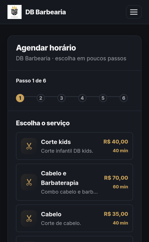 O cliente agenda pelo celular: escolhe serviço, profissional e horário em poucos passos